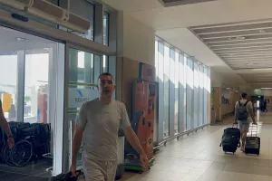 Η άφιξη της Πάφου στο αεροδρόμιο (Φώτος/Βίντεο)