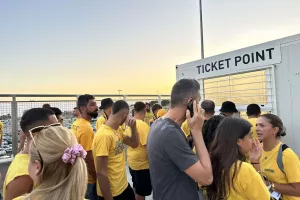 Πρώτο εντός και... ουρά στα εκδοτήρια (φώτος/βίντεο Kerkida)