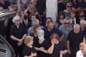 Βαρύ πένθος στην κηδεία του 48χρονου που πέθανε από τσίμπημα αράχνης 