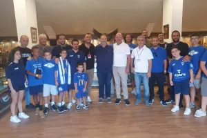 Αναμνηστική πλακέτα και ευχαριστίες προς την Ανόρθωση