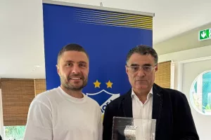 Γεύμα και ανταλλαγή δώρων