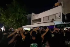 Θύρα 9: ""Παίχτες ψυχωμένοι, κόσμος από ατσάλι/Συνεχίζουμε να γράφουμε την δική μας ιστορία"
