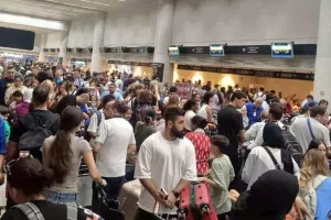 Εικόνες χάους στο αεροδρόμιο της Βηρυτού - Φεύγουν άρον άρον