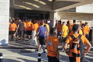 (ΦΩΤΟΣ kerkida) Δίνουν ρυθμό... από ξενοδοχείο προς γήπεδο