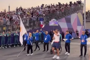 Η σημαιοφόρος Καρολίνα, στην τελετή έναρξης (φώτος)