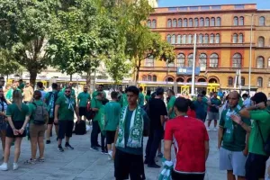 (Φώτος Kerkida) “Πρασίνισε” η πλατεία Blaha Lujza