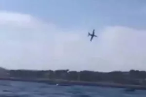 Νεκρός ο πιλότος αεροσκάφους που συνετρίβη σε αεροπορική επίδειξη