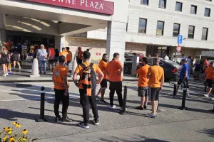 (ΦΩΤΟΣ kerkida) Δίνουν ρυθμό... από ξενοδοχείο προς γήπεδο