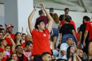 (ΦΩΤΟΣ) Ο κόσμος στο Άρης-Ολυμπιακός Πειραιώς