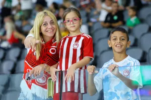 (ΦΩΤΟΣ) Ο κόσμος στο Άρης-Ολυμπιακός Πειραιώς