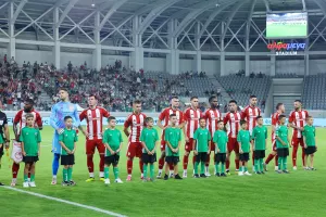 (ΒΙΝΤΕΟ Kerkida/ΦΩΤΟΣ) Είσοδος ομάδων ΚΑΙ με τον ύμνο του Ολυμπιακού!