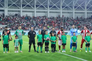 (ΒΙΝΤΕΟ Kerkida/ΦΩΤΟΣ) Είσοδος ομάδων ΚΑΙ με τον ύμνο του Ολυμπιακού!