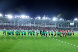 (ΒΙΝΤΕΟ Kerkida/ΦΩΤΟΣ) Είσοδος ομάδων ΚΑΙ με τον ύμνο του Ολυμπιακού!