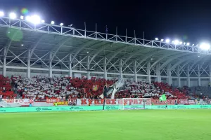 (ΒΙΝΤΕΟ Kerkida/ΦΩΤΟΣ) Είσοδος ομάδων ΚΑΙ με τον ύμνο του Ολυμπιακού!