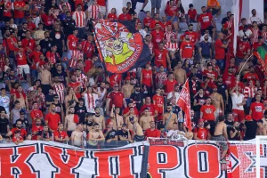 (ΦΩΤΟΣ) Ο κόσμος στο Άρης-Ολυμπιακός Πειραιώς