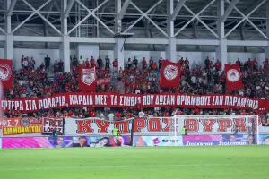 (ΦΩΤΟΣ) Ο κόσμος στο Άρης-Ολυμπιακός Πειραιώς