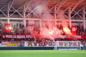 (ΦΩΤΟΣ) Ο κόσμος στο Άρης-Ολυμπιακός Πειραιώς