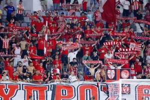 (ΒΙΝΤΕΟ Kerkida) Χαμός μπροστά από το πέταλο- "Είσαι στο μυαλό κάτι μαγικό..."