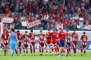 (ΒΙΝΤΕΟ Kerkida) Χαμός μπροστά από το πέταλο- "Είσαι στο μυαλό κάτι μαγικό..."