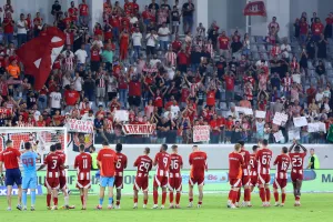 (ΒΙΝΤΕΟ Kerkida) Χαμός μπροστά από το πέταλο- "Είσαι στο μυαλό κάτι μαγικό..."