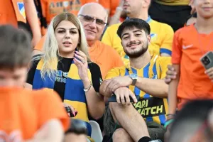 Οι φίλοι του ΑΠΟΕΛ στο ΓΣΠ (Φώτος)