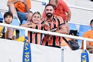 Οι φίλοι του ΑΠΟΕΛ στο ΓΣΠ (Φώτος)