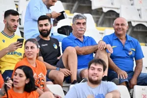 Οι φίλοι του ΑΠΟΕΛ στο ΓΣΠ (Φώτος)