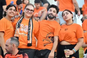 Οι φίλοι του ΑΠΟΕΛ στο ΓΣΠ (Φώτος)