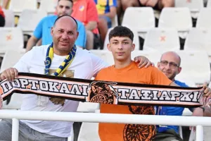 Οι φίλοι του ΑΠΟΕΛ στο ΓΣΠ (Φώτος)
