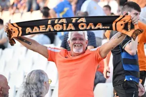 Οι φίλοι του ΑΠΟΕΛ στο ΓΣΠ (Φώτος)