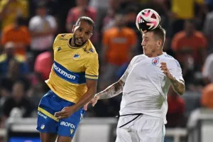 ΑΠΟΕΛ-Σλόβαν: Χάθηκε το Ch.L, φουλ για Europa League! (Φώτος)