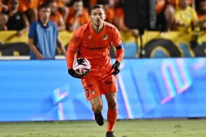 ΑΠΟΕΛ-Σλόβαν: Χάθηκε το Ch.L, φουλ για Europa League! (Φώτος)
