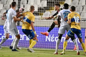 ΑΠΟΕΛ-Σλόβαν: Χάθηκε το Ch.L, φουλ για Europa League! (Φώτος)