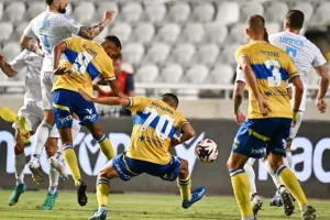 ΑΠΟΕΛ-Σλόβαν: Χάθηκε το Ch.L, φουλ για Europa League! (Φώτος)