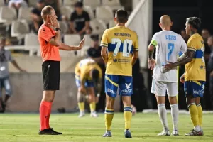 ΑΠΟΕΛ-Σλόβαν: Χάθηκε το Ch.L, φουλ για Europa League! (Φώτος)