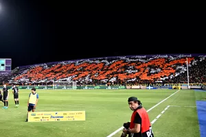 (ΒΙΝΤΕΟ Kerkida) Είσοδος ΑΠΟΕΛ-RFS στο... καυτό ΓΣΠ με κορεό