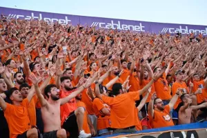 ΑΠΟΕΛ-Σλόβαν: Χάθηκε το Ch.L, φουλ για Europa League! (Φώτος)