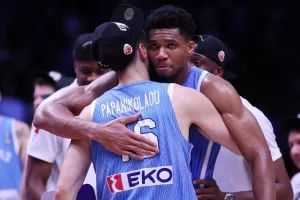 "Ζήτησα ο αρχηγός μου να είναι ο σημαιοφόρος/Ο μπαμπάς μου βλέπει από τον παράδεισο"