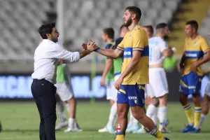 Επιβάλλεται να σηκωθεί, άμεσα 