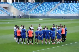 ΑΠΟΕΛ/ Η προπόνηση στο Národný futbalový štadión (Φώτος/Βίντεο)