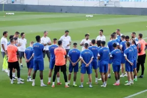 ΑΠΟΕΛ/ Η προπόνηση στο Národný futbalový štadión (Φώτος/Βίντεο)