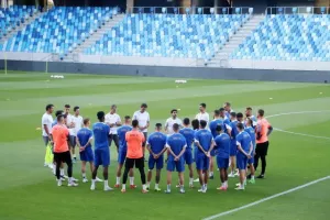 ΑΠΟΕΛ/ Η προπόνηση στο Národný futbalový štadión (Φώτος/Βίντεο)