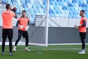 ΑΠΟΕΛ/ Η προπόνηση στο Národný futbalový štadión (Φώτος/Βίντεο)