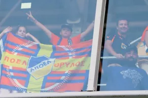 ΦΩΤΟΣ/ Οι ΑΠΟΕΛίστες στο "Národný futbalový štadión"
