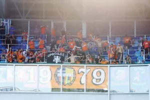 ΦΩΤΟΣ/ Οι ΑΠΟΕΛίστες στο "Národný futbalový štadión"