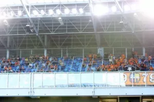 ΦΩΤΟΣ/ Οι ΑΠΟΕΛίστες στο "Národný futbalový štadión"