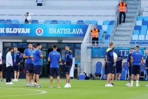 ΦΩΤΟΣ/ Οι ΑΠΟΕΛίστες στο "Národný futbalový štadión"