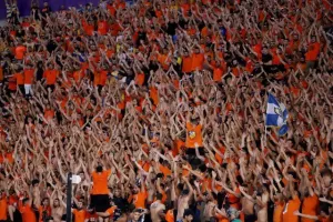 ΑΠΟΕΛ-Σλόβαν: Χάθηκε το Ch.L, φουλ για Europa League! (Φώτος)