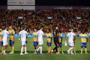 ΑΠΟΕΛ-Σλόβαν: Χάθηκε το Ch.L, φουλ για Europa League! (Φώτος)