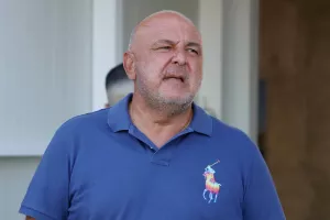 Ο Πρόεδρος περιμένει...